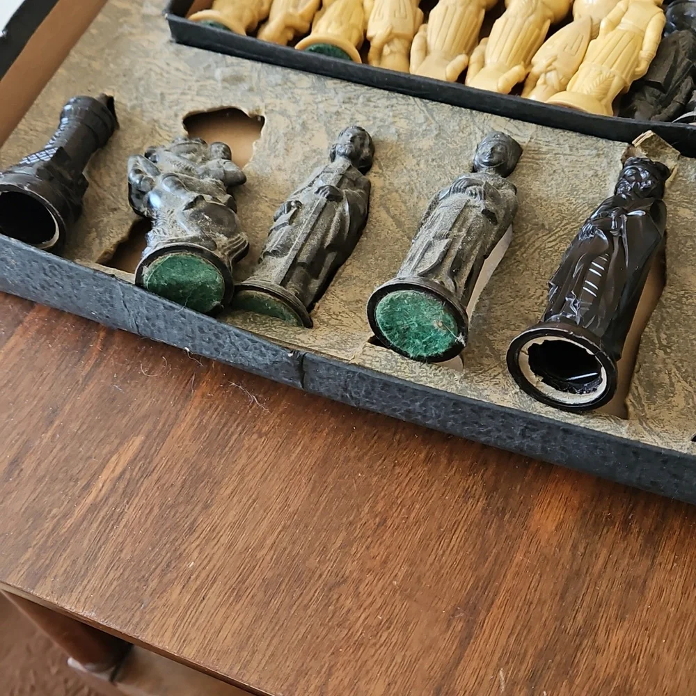 Vintage Renaissance Chessmen By ES Lowe